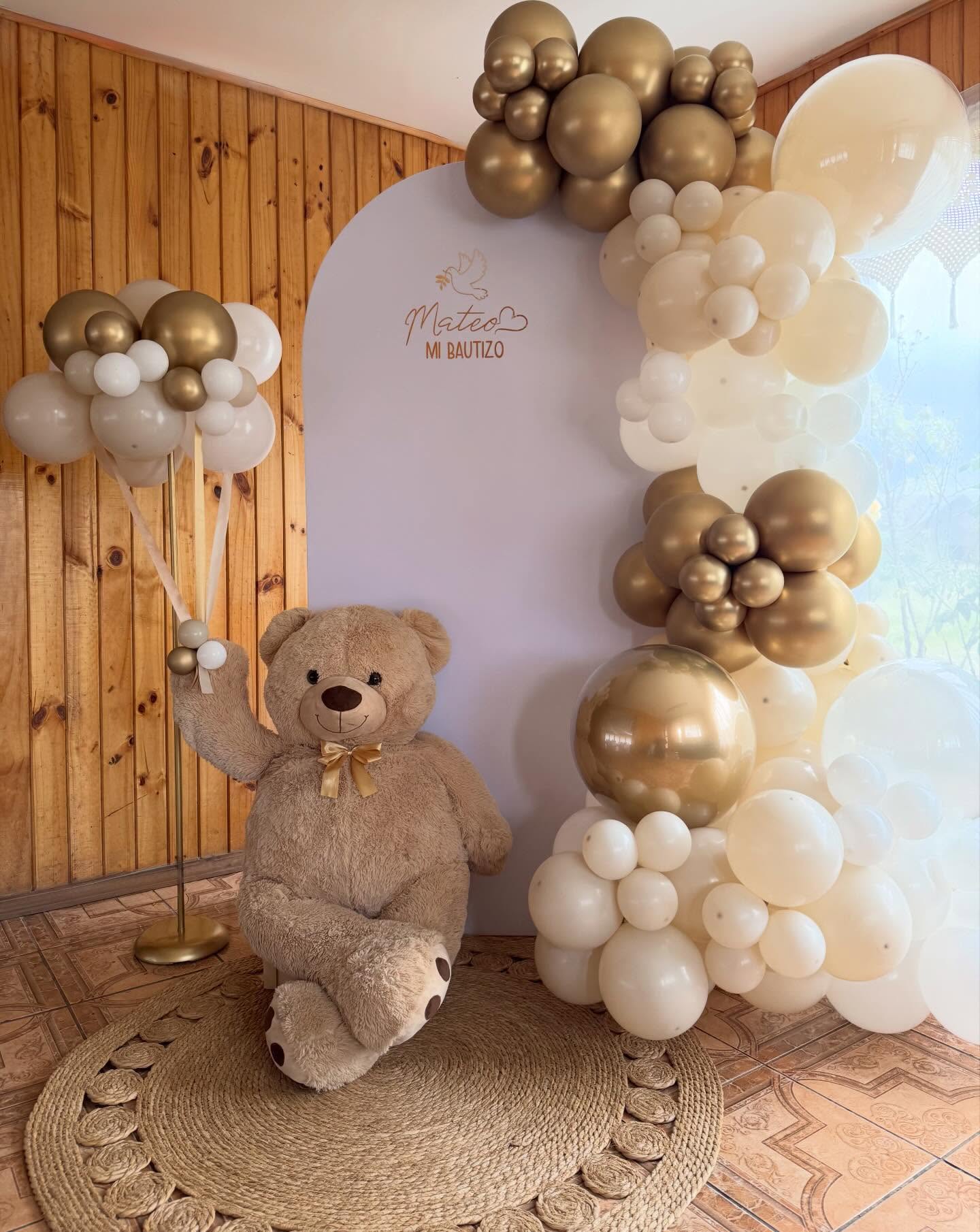 Un rincón lleno de Dulzura y amor ! 🤍✨ Decoración de bautizo personalizada, donde la ternura y la elegancia se unen par…